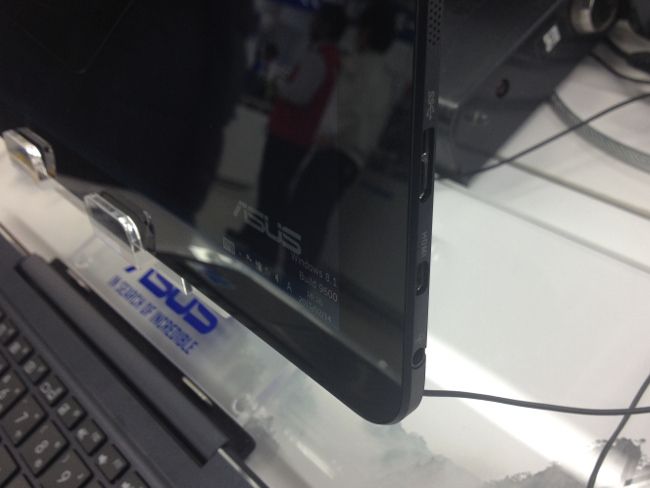 ASUS TransBook T300 Chi タブレット拡大