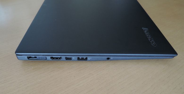 ThinkPad X1 Carbon 筐体側面1