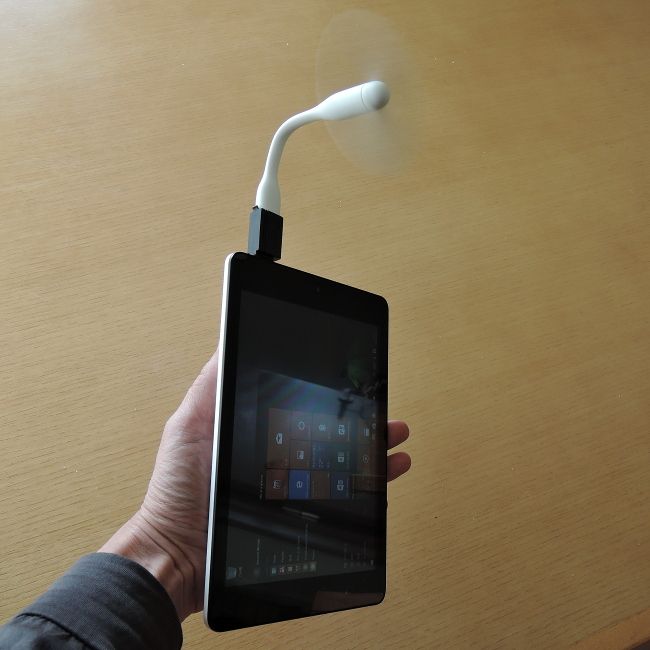 Xiaomi USB ポータブル扇風機　タブレットと