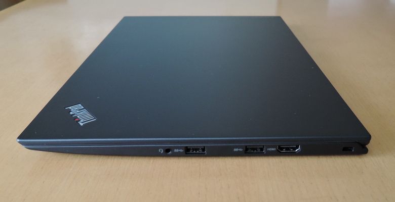 ThinkPad X1 Carbon 右側面