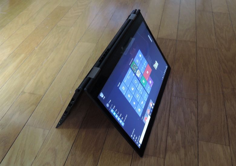Lenovo ThinkPad X1 Yoga テントモード