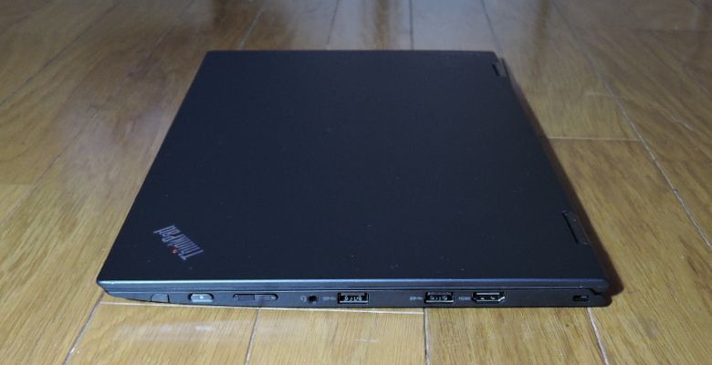 Lenovo ThinkPad X1 Yoga 右側面