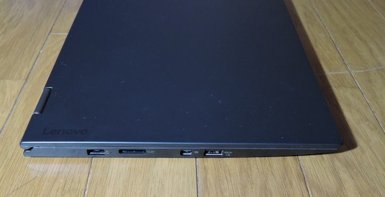 Lenovo ThinkPad X1 Yoga 左側面