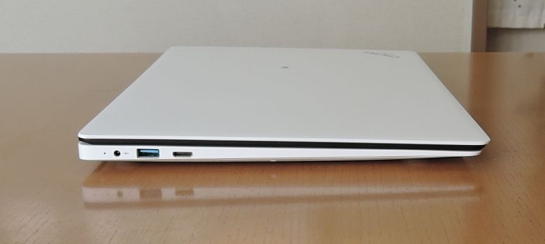 Chuwi LapBook 左側面