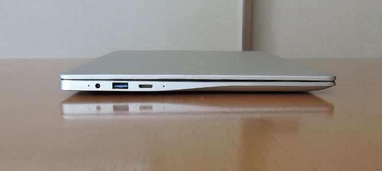 Chuwi LapBook 12.3 左側面