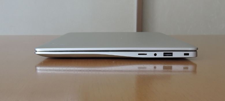 Chuwi LapBook 12.3 右側面