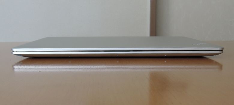Chuwi LapBook 12.3 前面