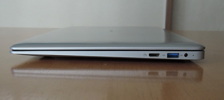 EZBook 3 SE 右側面