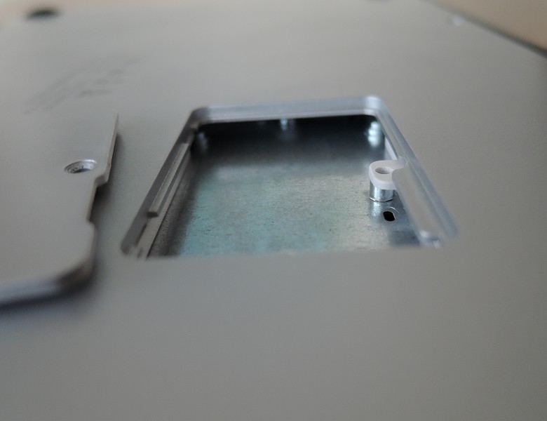EZBook 3 SE M.2スロット用空きスペース