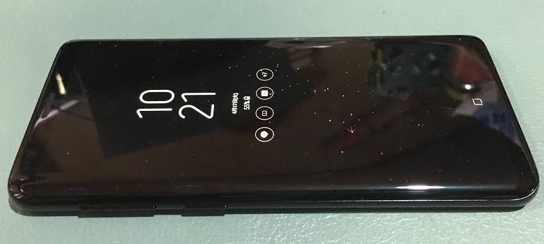 Galaxy S9 左側面