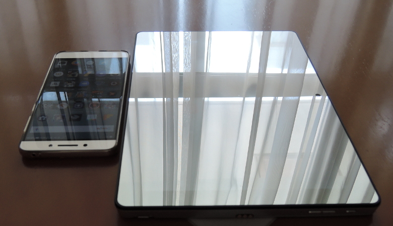 PDA工房 Mirror Shield レビュー － まさに「鏡」そのもの！の液晶保護フィルム。のぞき見防止効果もあるよ！