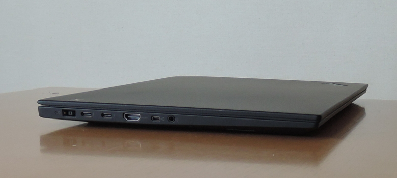 Lenovo ThinkPad X1 Extreme 左側面