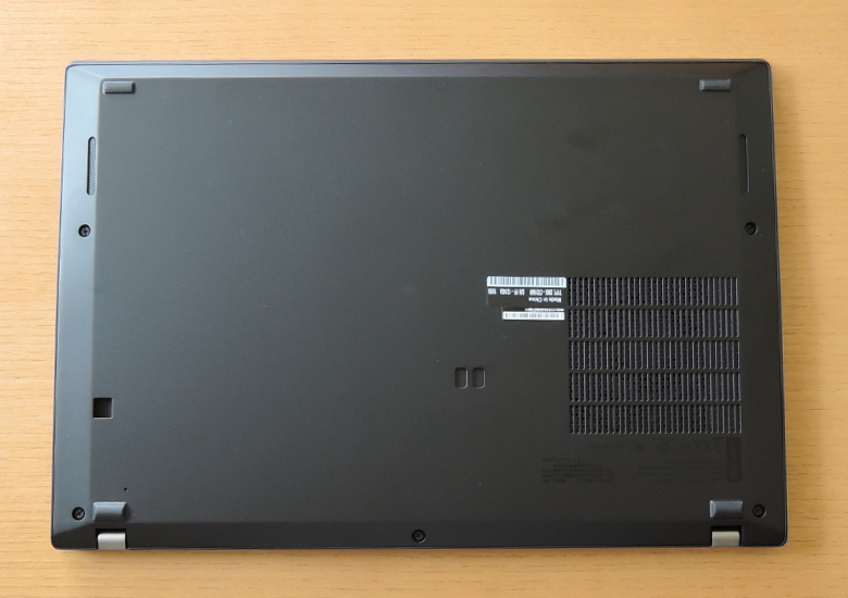 Lenovo ThinkPad T490s 底面