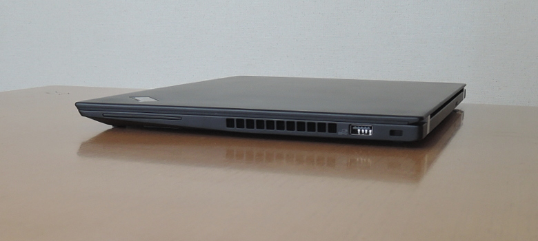 Lenovo ThinkPad T490s 右側面