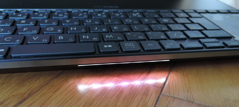 ASUS ZenBook Pro Duo UX581GV 前面LED