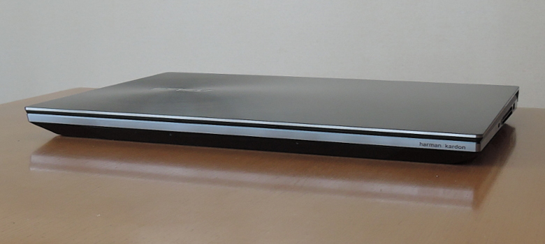 ASUS ZenBook Pro Duo UX581GV 前面