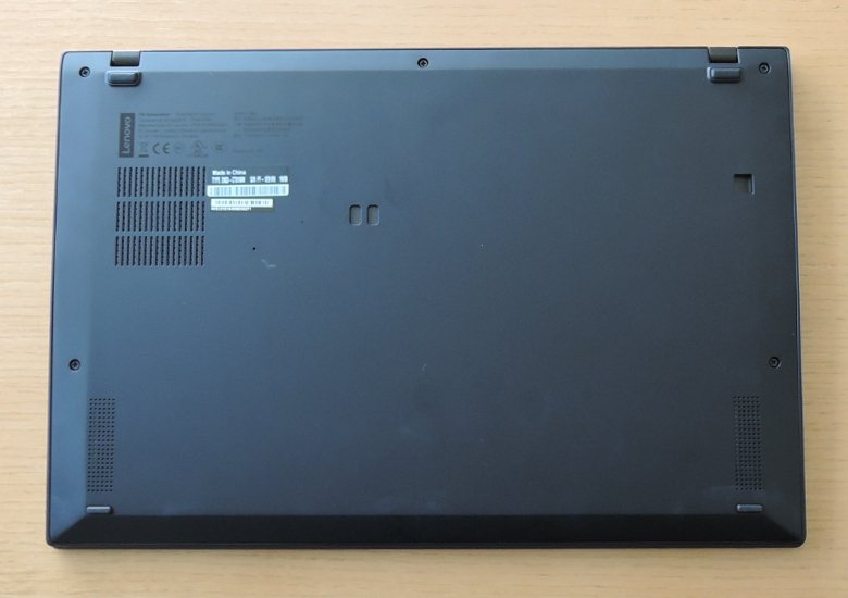 Lenovo ThinkPad X1 Carbon 2019 底面