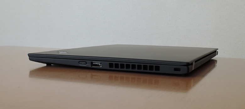Lenovo ThinkPad X1 Carbon 2019 右側面