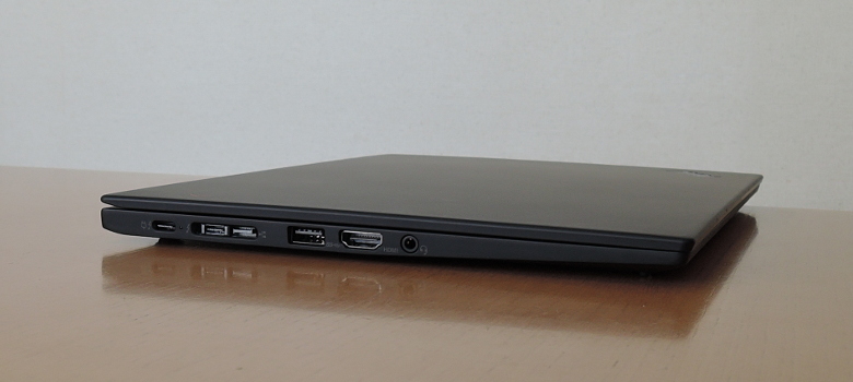 Lenovo ThinkPad X1 Carbon 2019 左側面