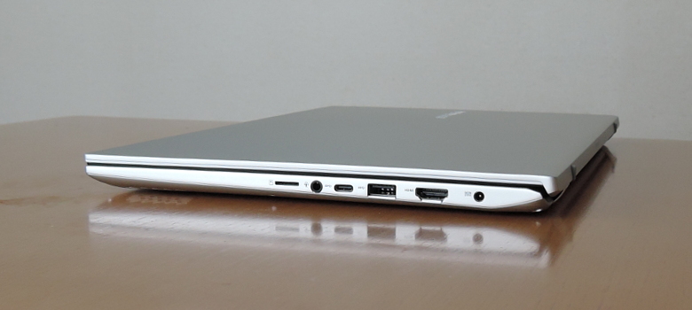 ASUS VivoBook S15 S531FA 右側面