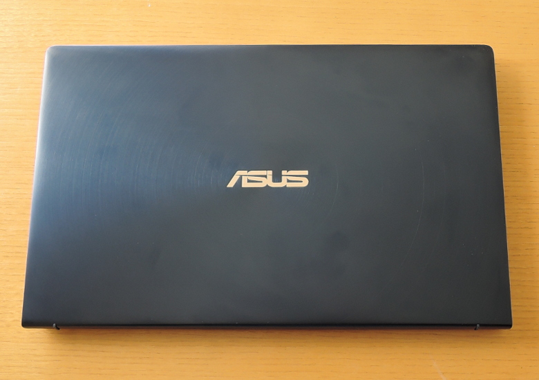 ASUS ZenBook 14 UX434FL 天板