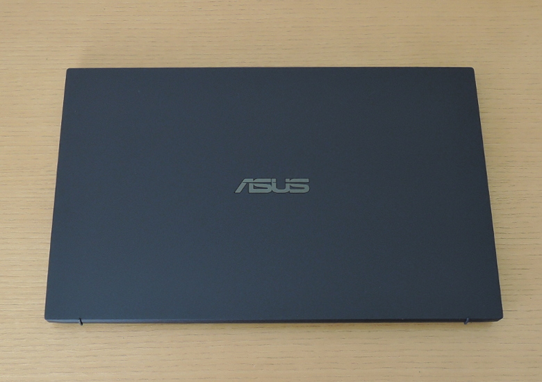 ASUS ExpertBook B9 レビュー 天板