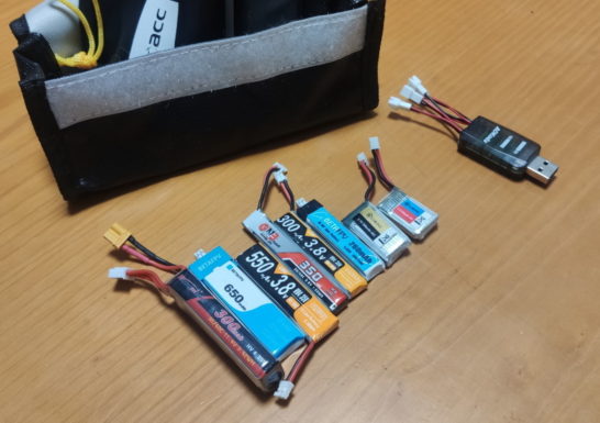 法令遵守でなんとかドローンを楽しみたい（その8）－ FPVドローンの性能は電池で決まる！どう選べばいいの？セル数には特に注意