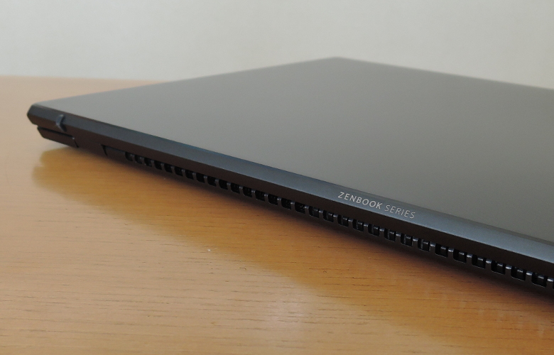 ASUS ZenBook 14 UM425I 背面