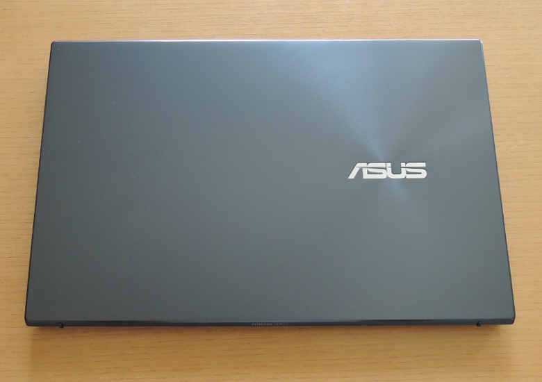 ASUS ZenBook 14 UM425I 天板