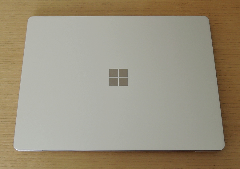 Microsoft Surface Laptop Go 天板