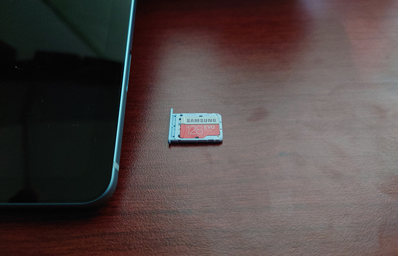 microSDカードスロット