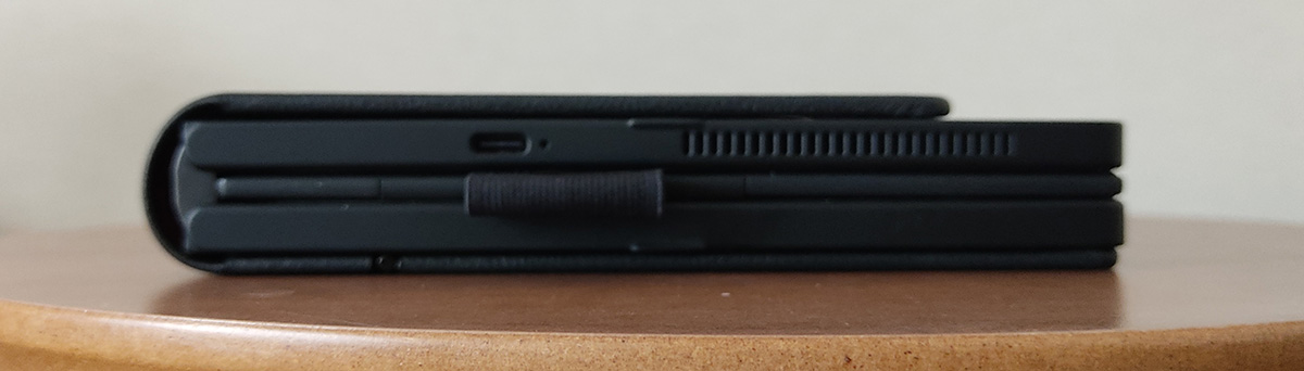 Levovo ThinkPad X1 Fold 折りたたみ左