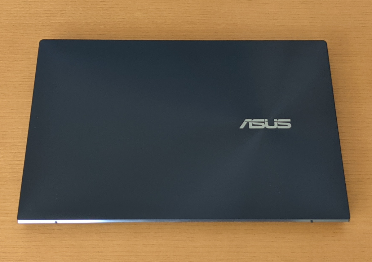 ASUS ZenBook Duo 14 UX482 天板