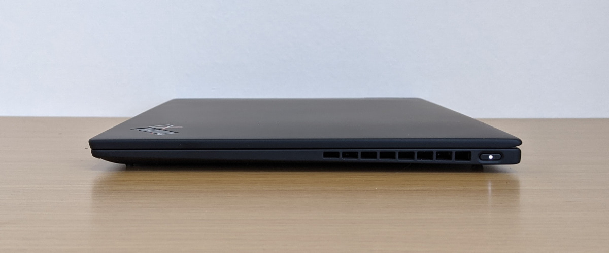 Lenovo ThinkPad X1 Nano 右側面