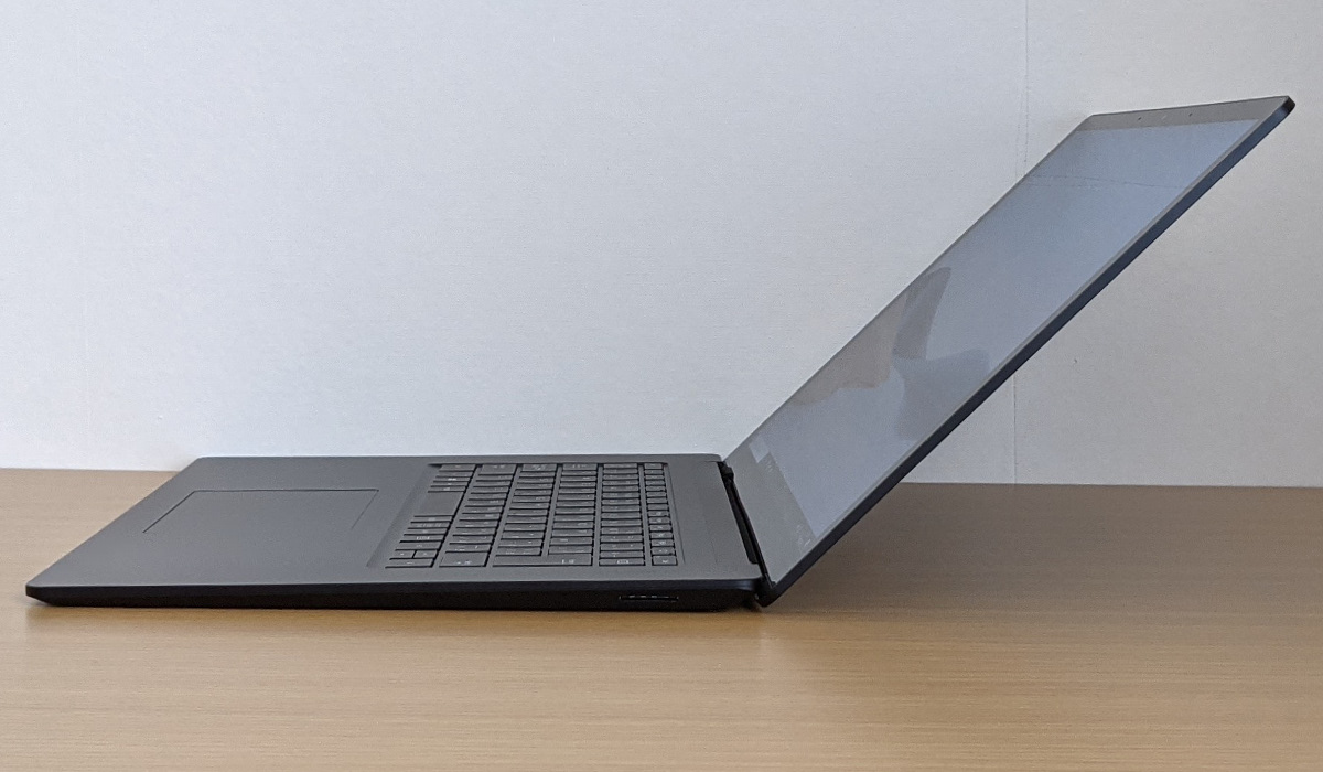 Microsoft Surface Laptop 4（15）横から