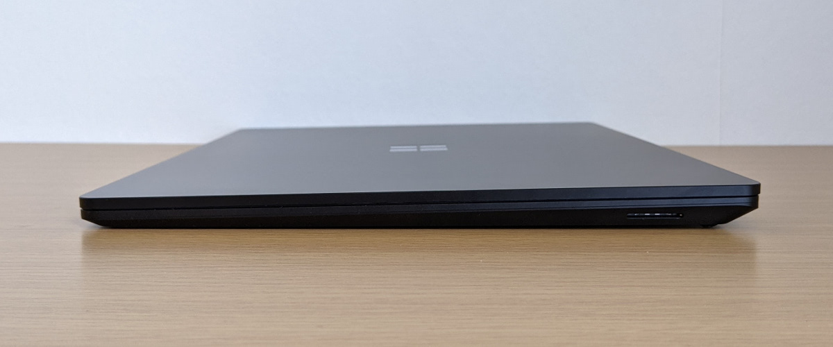 Microsoft Surface Laptop 4（15）右側面