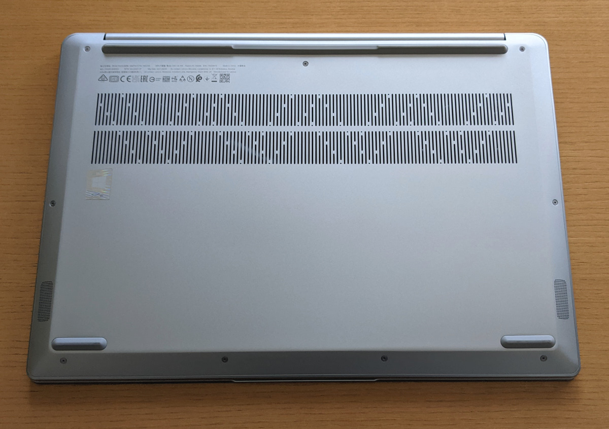 Lenovo IdeaPad Slim 560 Pro(16) 底面