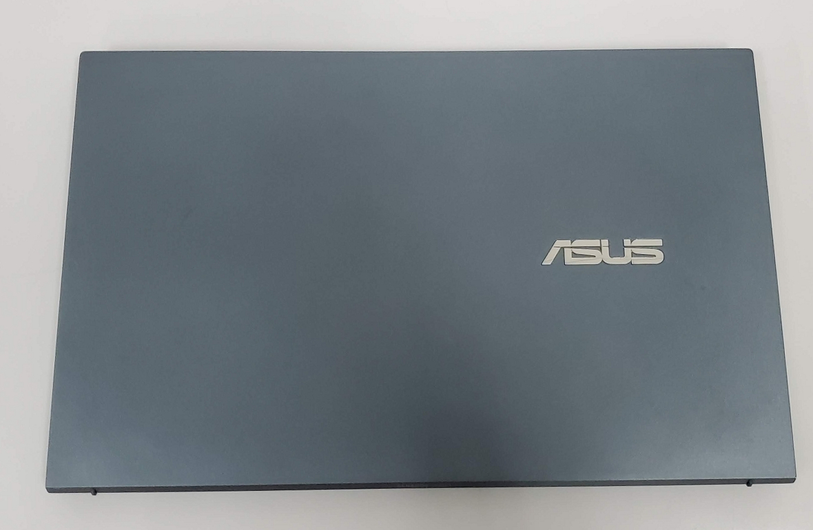 ASUS Zenbook 14 Ultralightの実機レビュー － 上質な筐体、1キロを