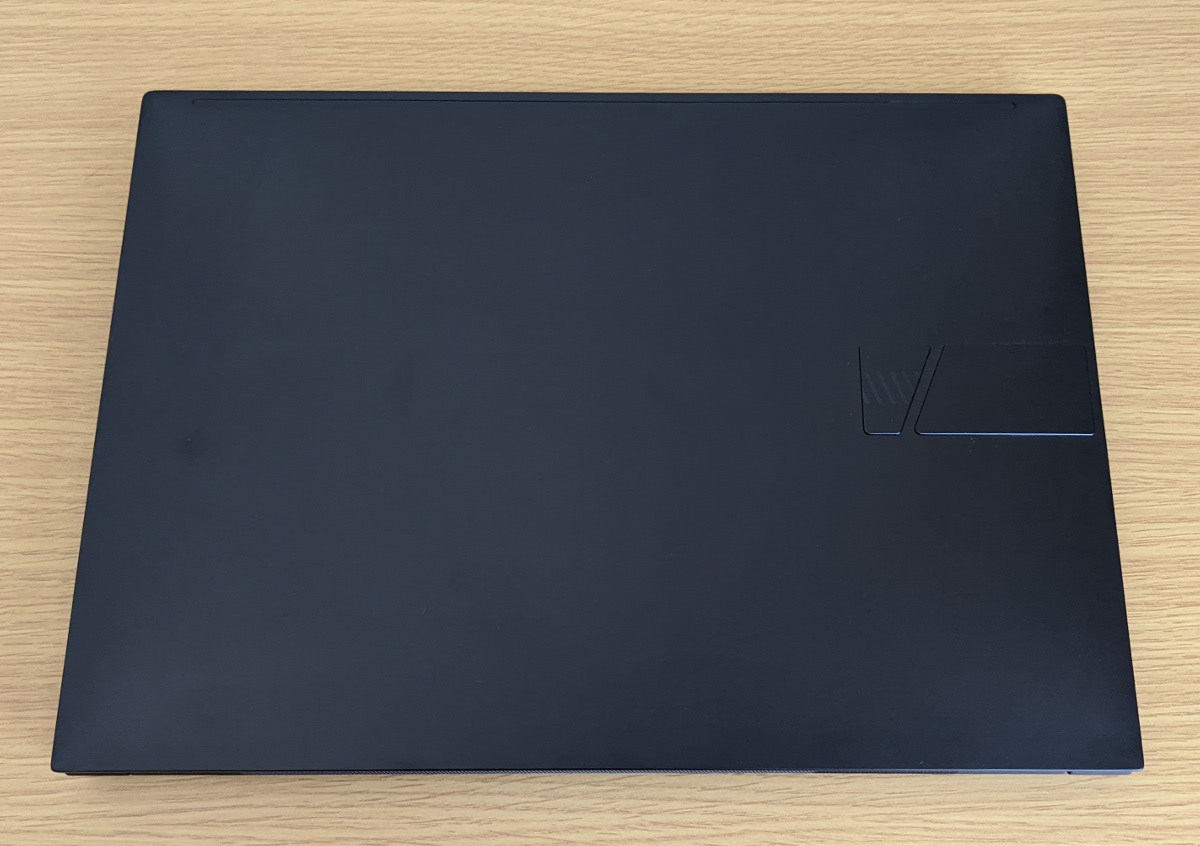 ASUS Vivobook Pro 16X OLED 天板
