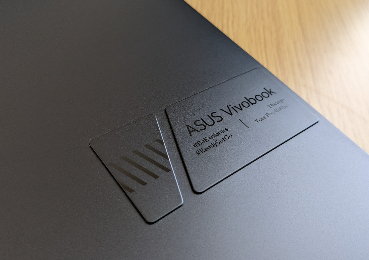 ASUS Vivobook Pro 16X OLED 天板