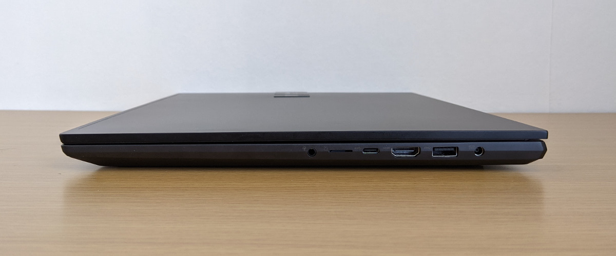 ASUS Vivobook Pro 16X OLED 右側面