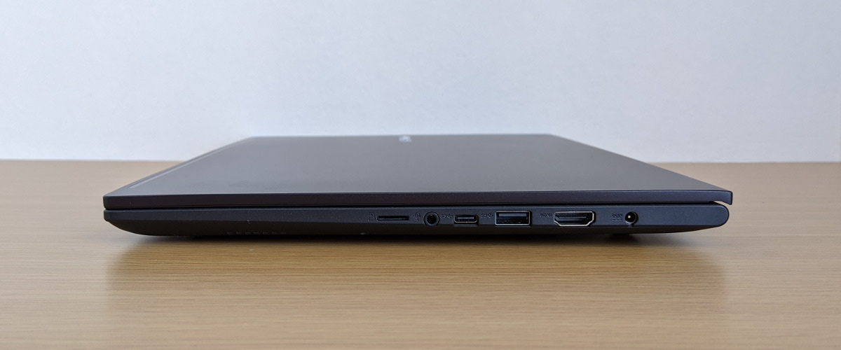 ASUS VivoBook 15 OLED K513EA 右側面