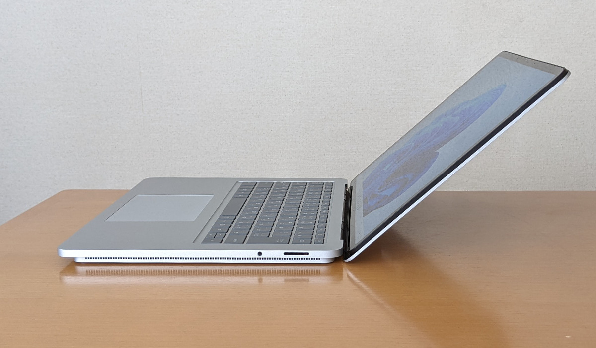 Microsoft Surface Laptop Studio ヒンジ最大開口