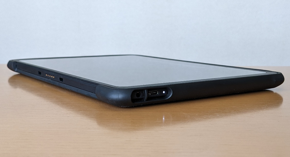 ASUS Chromebook Detachable CZ1(CZ1000) 側面（カバー付き）