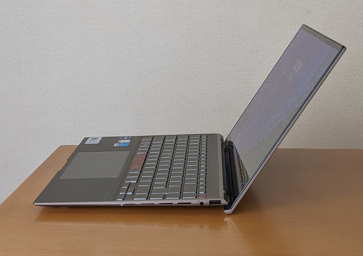 Zenbook 14X OLED Space Edition ヒンジ開口