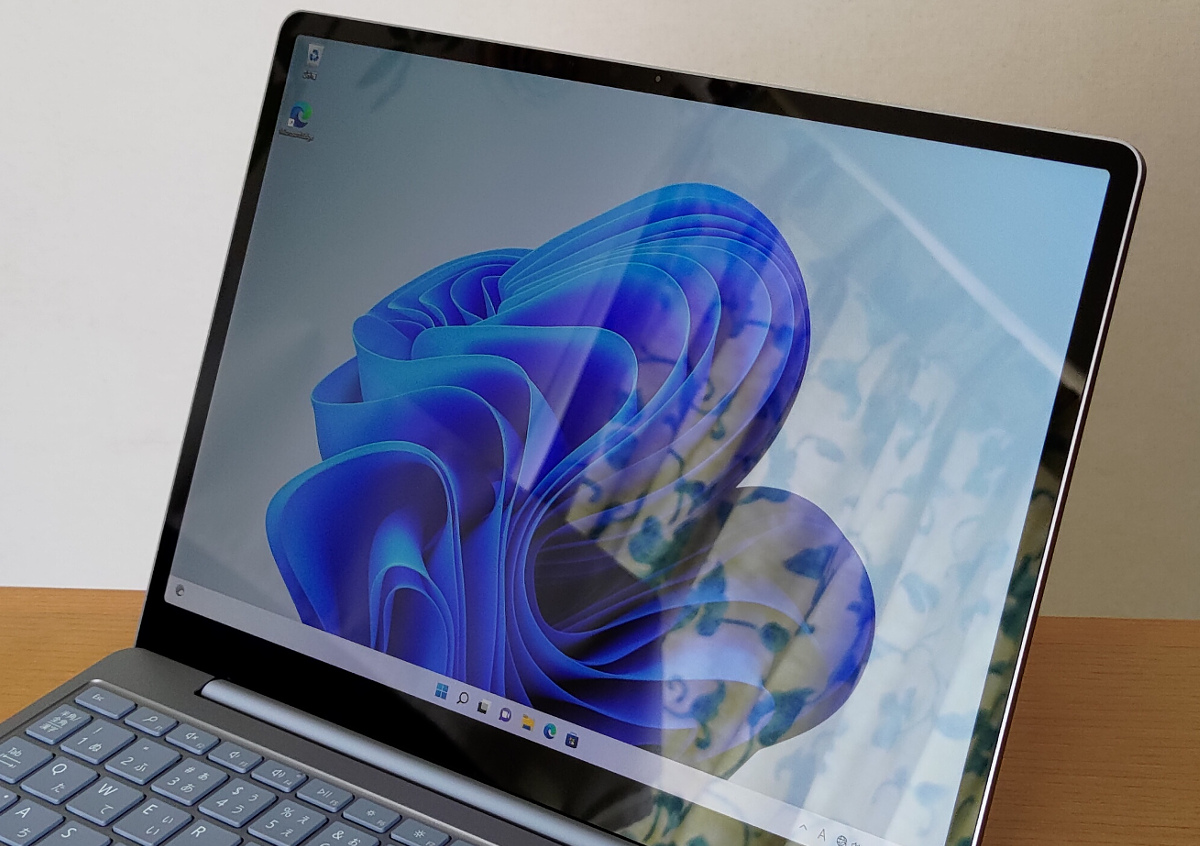 Microsoft Surface Laptop Go 2 ディスプレイ映り込み