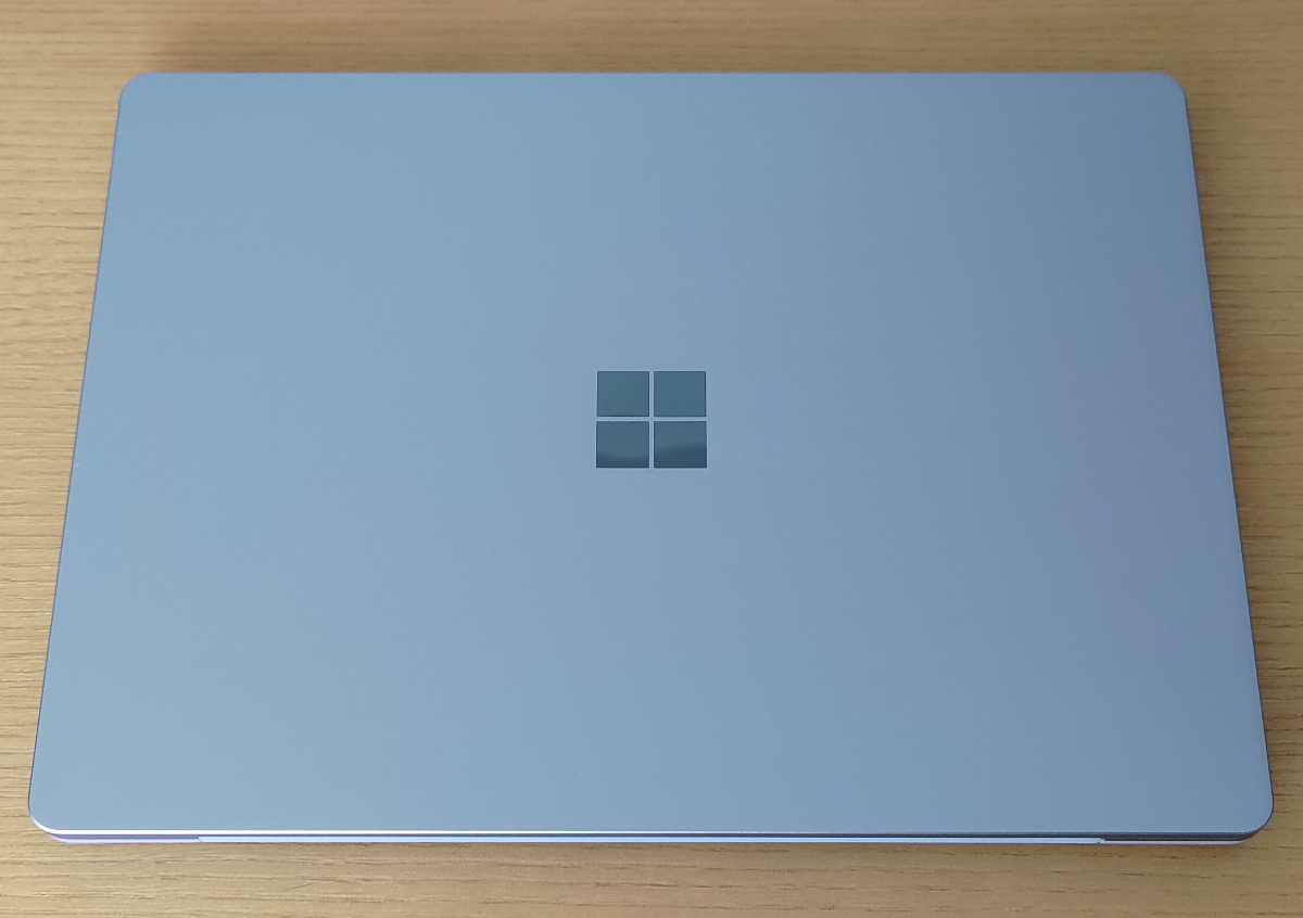 Microsoft Surface Laptop Go 2 天板