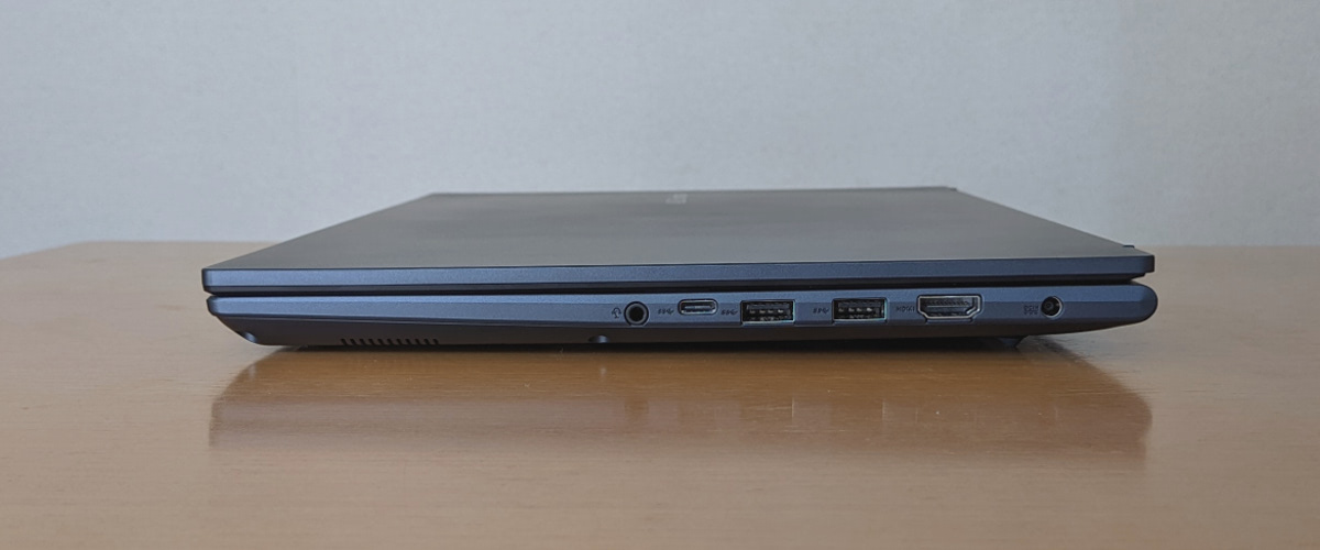ASUS Vivobook 15X OLED X1503ZA 右側面