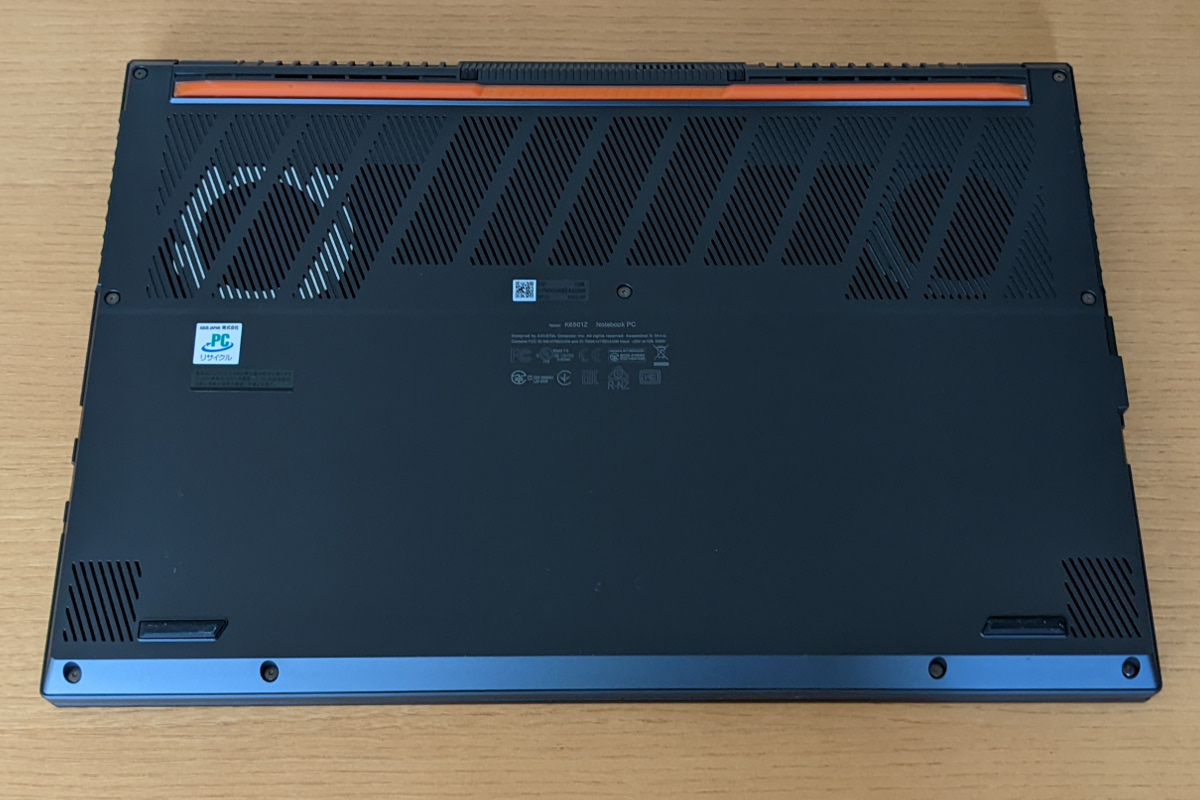 ASUS Vivobook Pro 15X OLED 底面