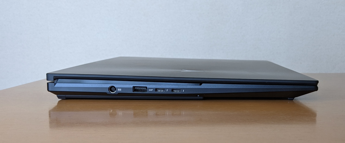 ASUS ZenBook Pro 16X OLED 左側面